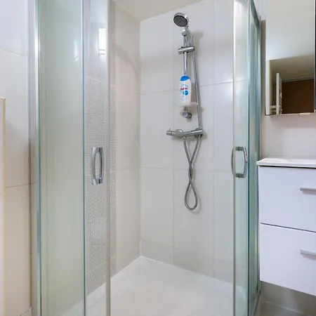 B21 Bajcsy 아파트